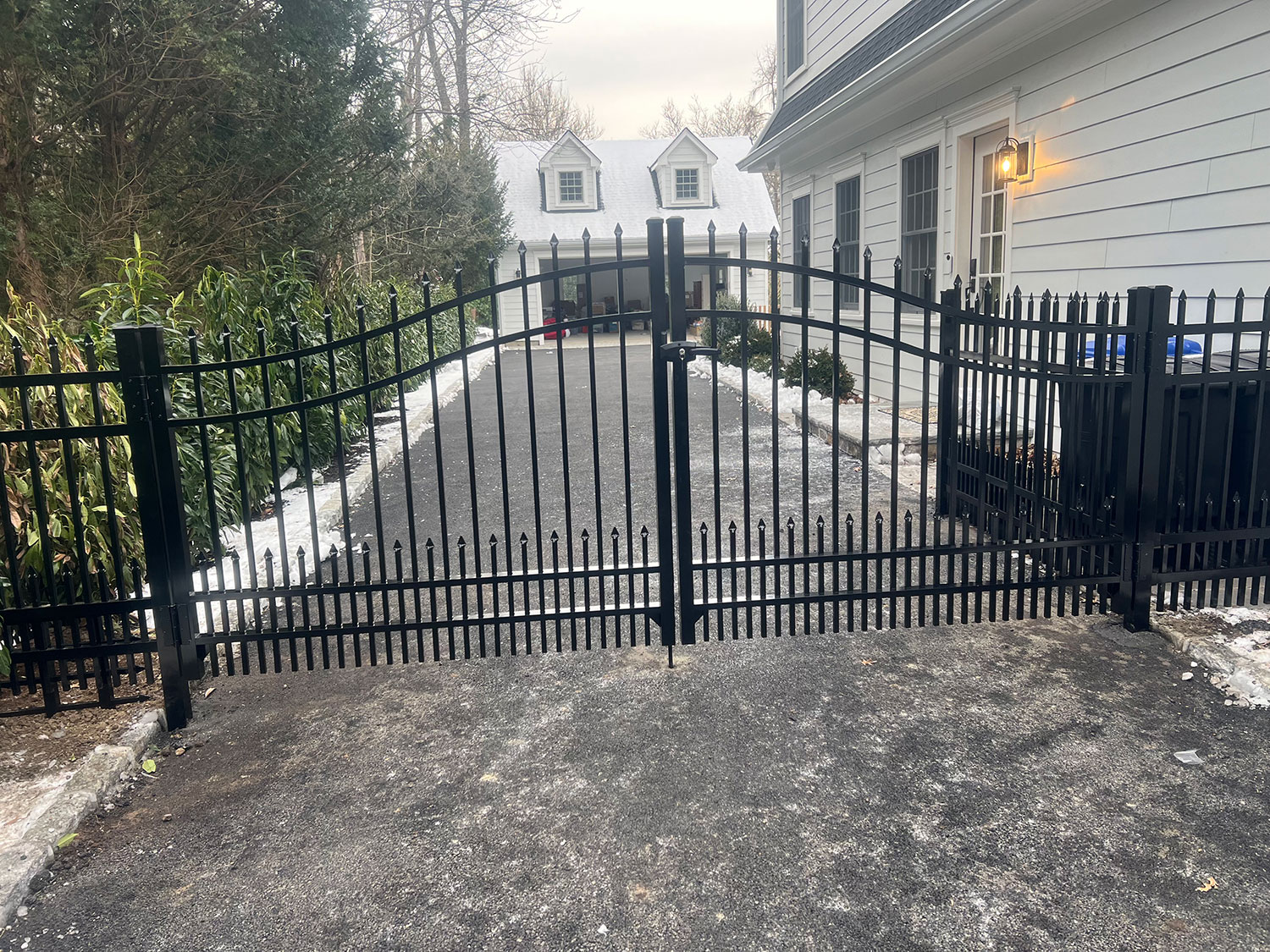 ALUMINUM ESTATE WITH DOGGIE PANEL