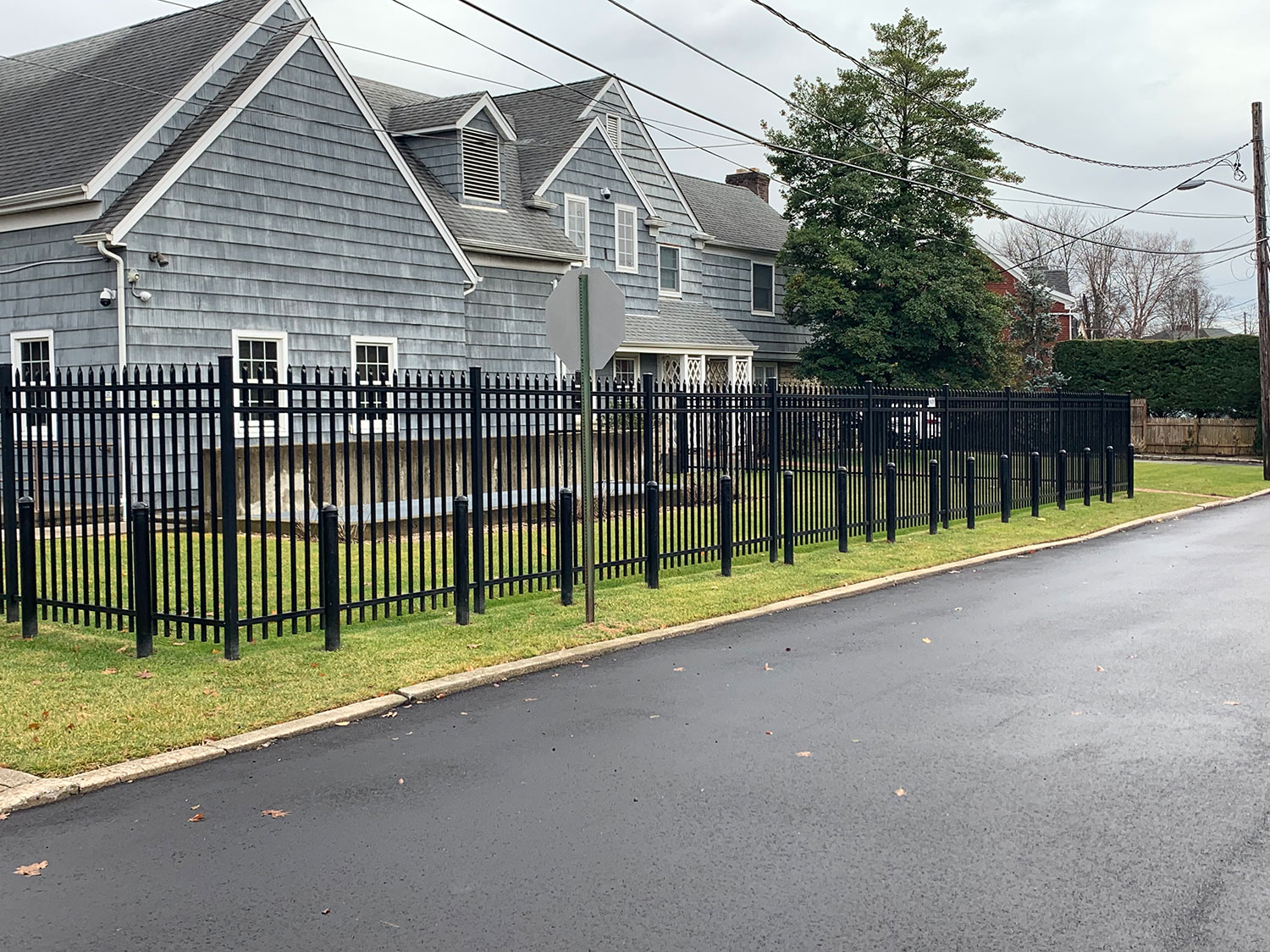 ALUMINUM WITH BOLLARDS