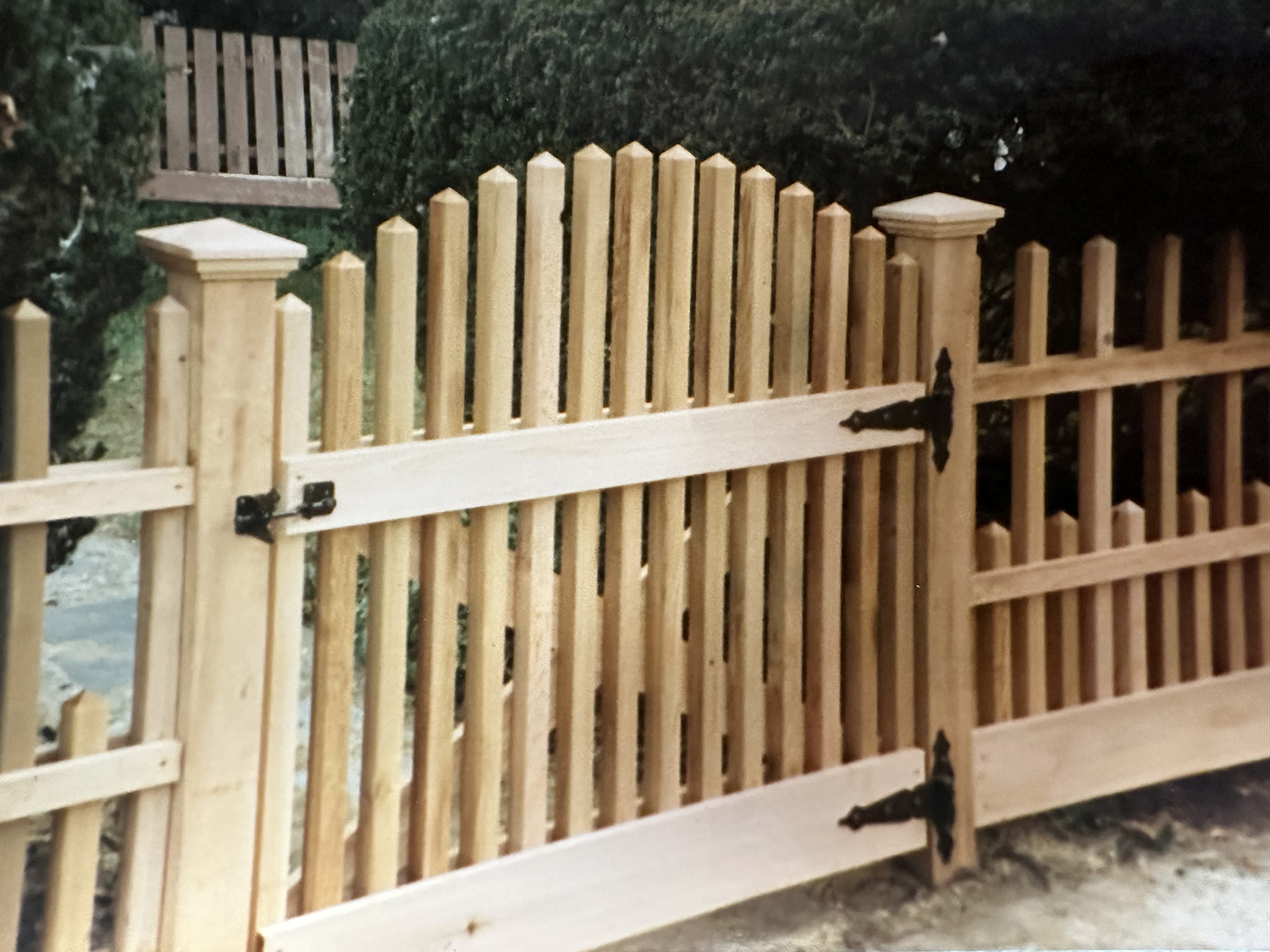 CEDAR VICTORIAN PICKET STAGGERED